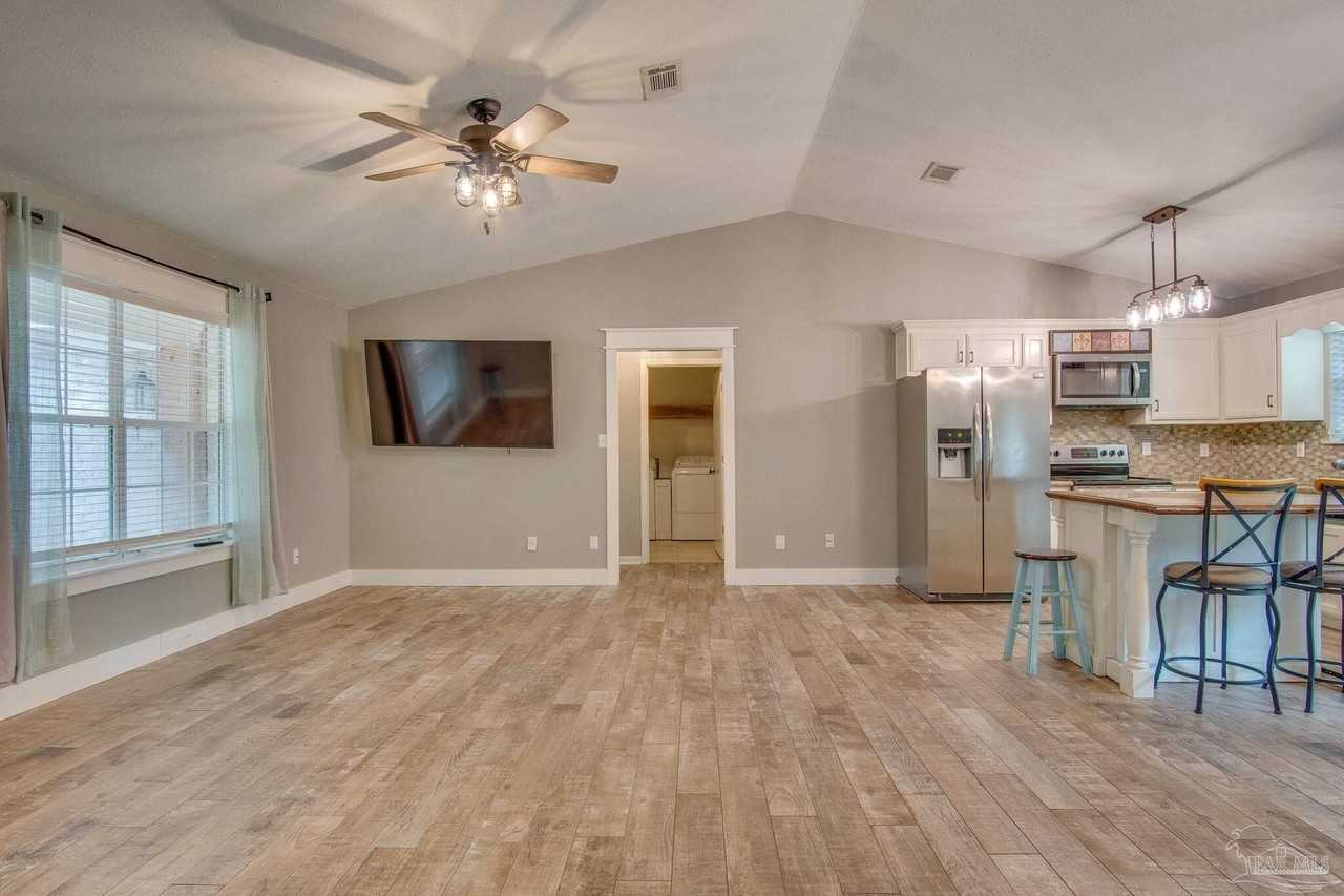 8262 Pamplona St - Photo 7 of 28