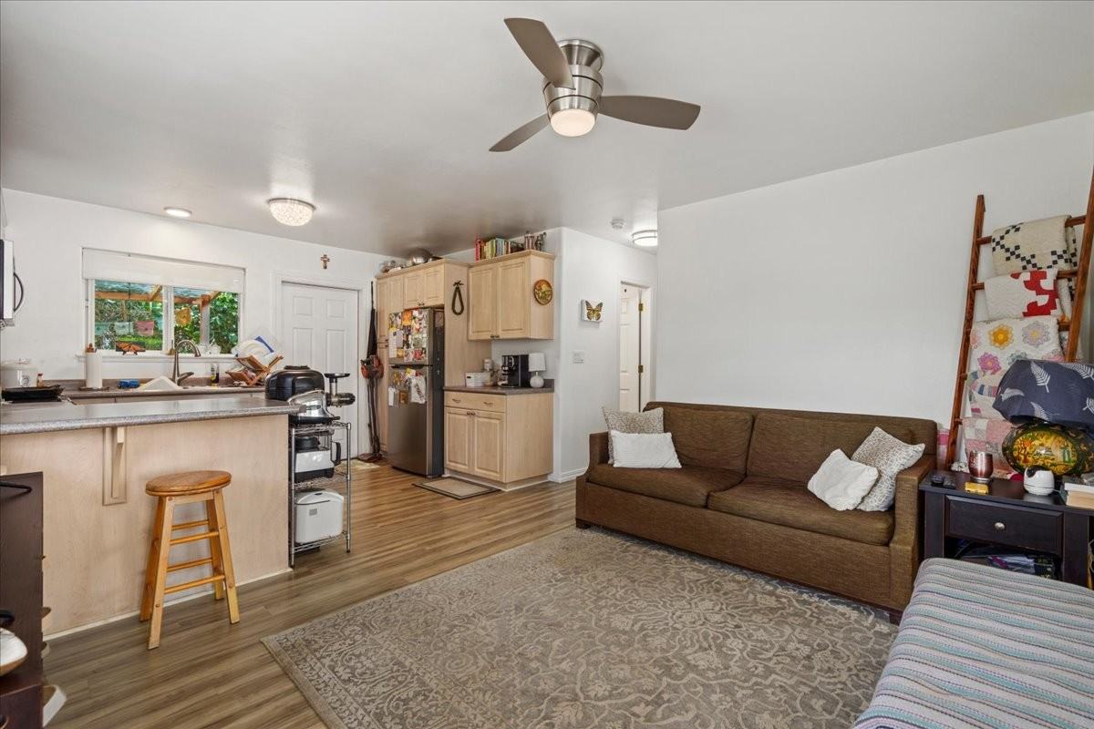 222 Hiolani St - Photo 6 of 18