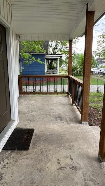 1707 S Beech St - Photo 3 of 30