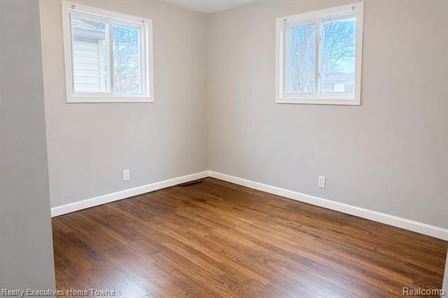1381 E Chesterfield St - Photo 5 of 10