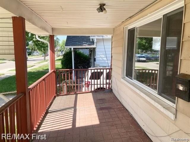 23360 Carlisle Ave - Photo 2 of 12