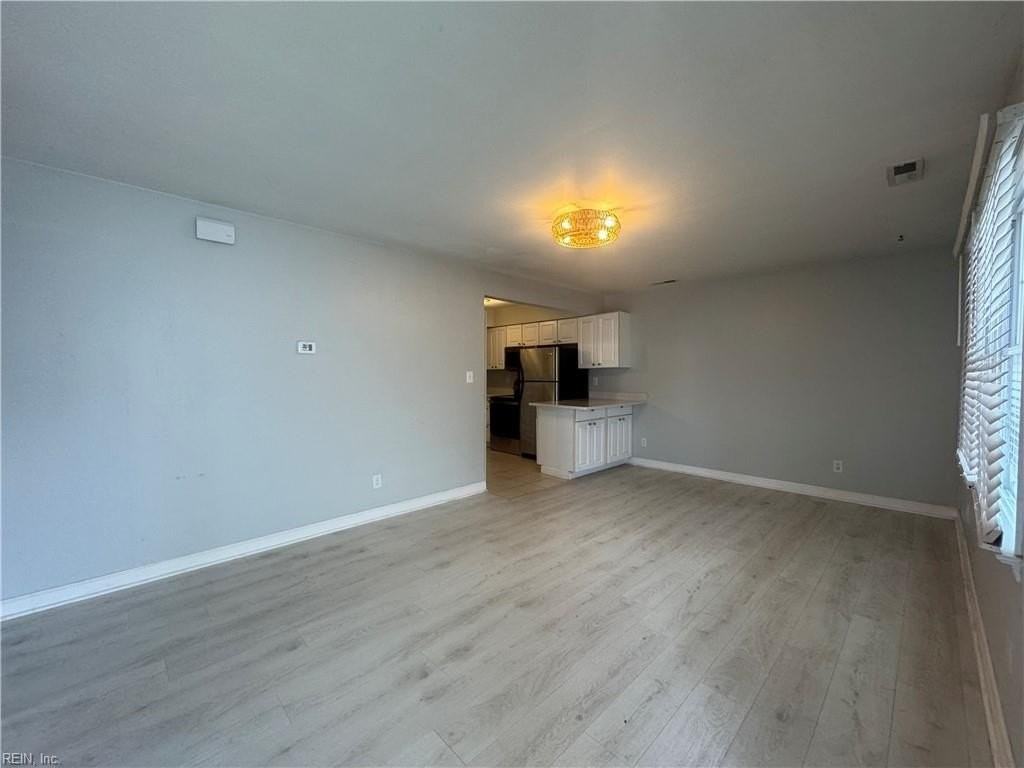 598 Pinewood Dr #105 - Photo 4 of 7