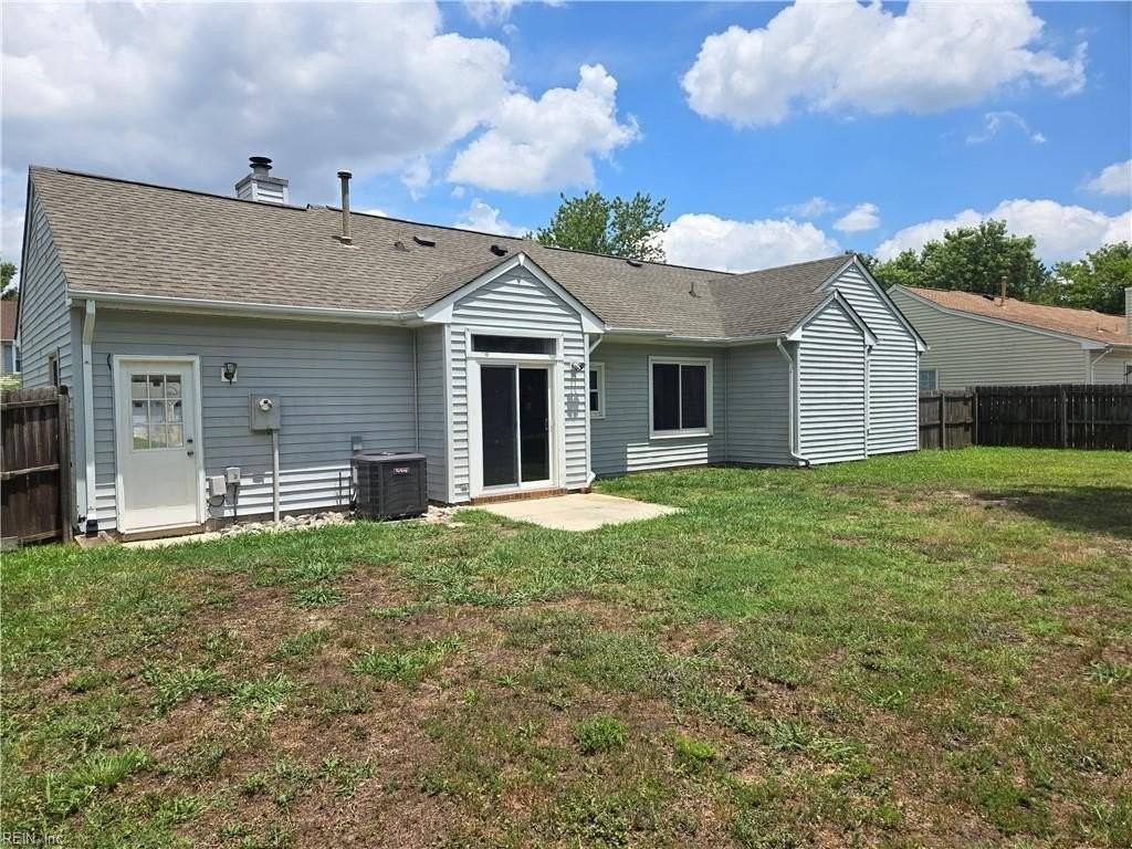 636 Creekwood Dr - Photo 3 of 28