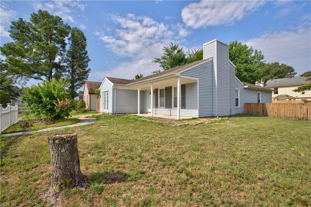 1901 Stillwood Ln - Photo 2 of 28
