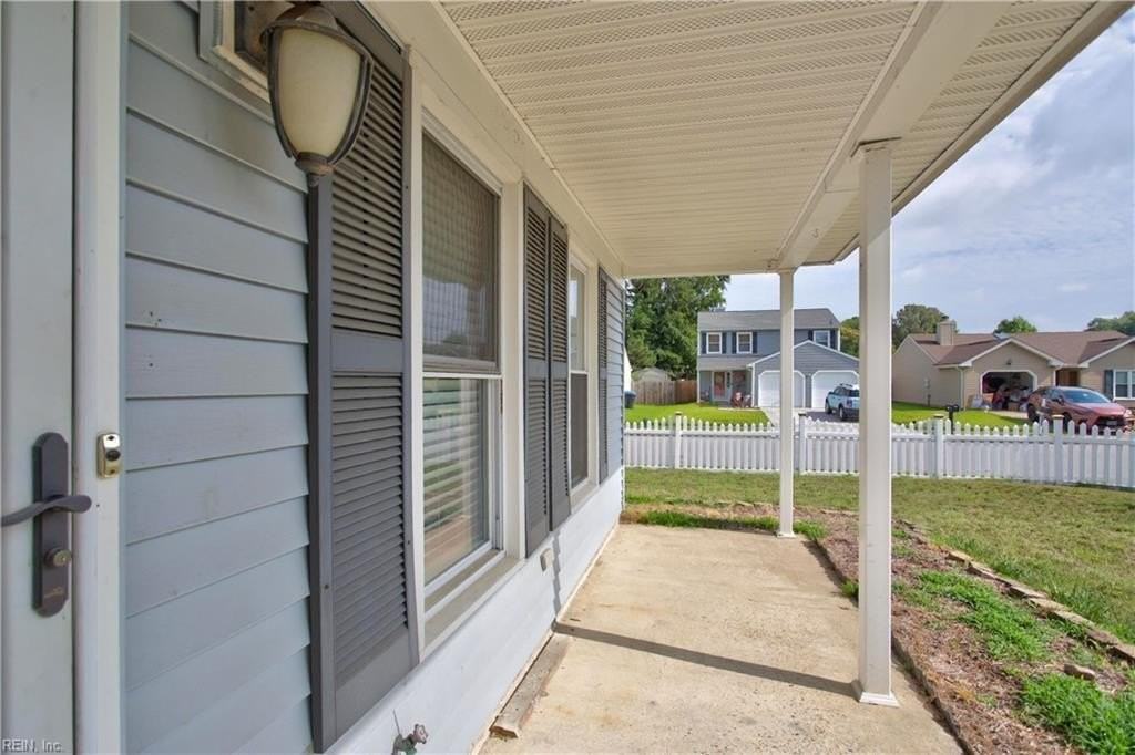 1901 Stillwood Ln - Photo 4 of 28