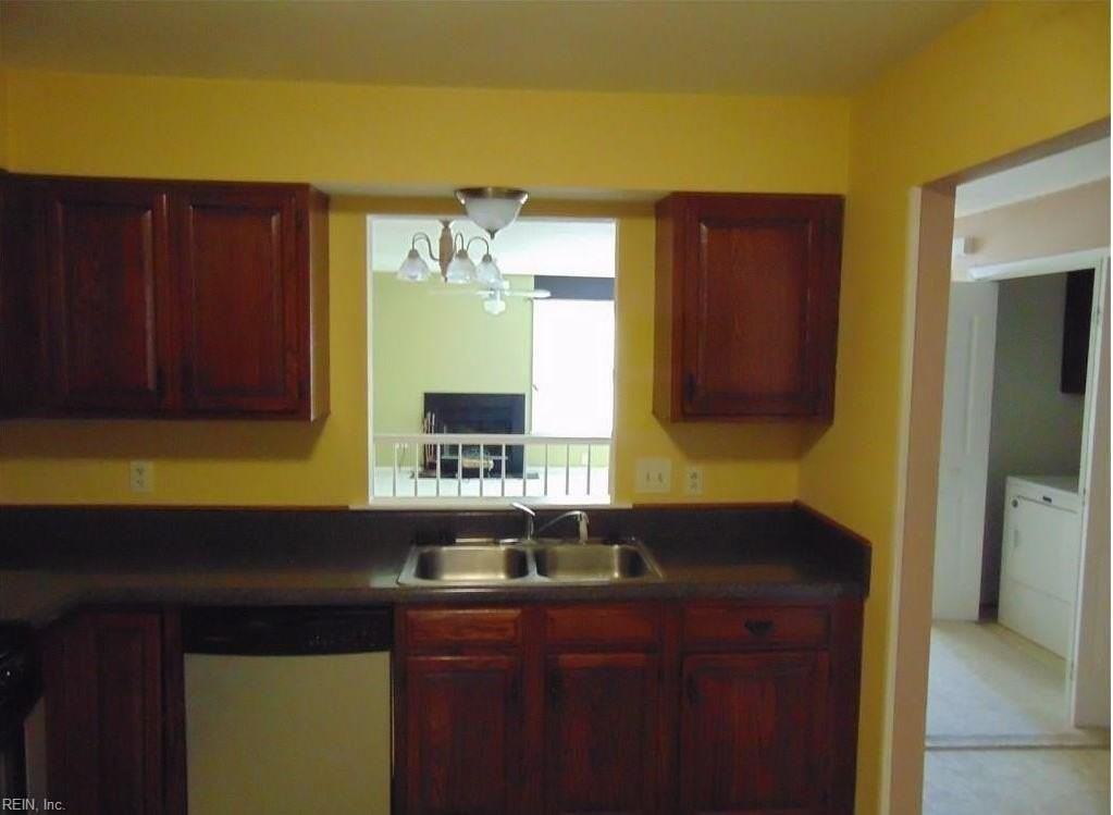 125 Wexford Dr E - Photo 5 of 27