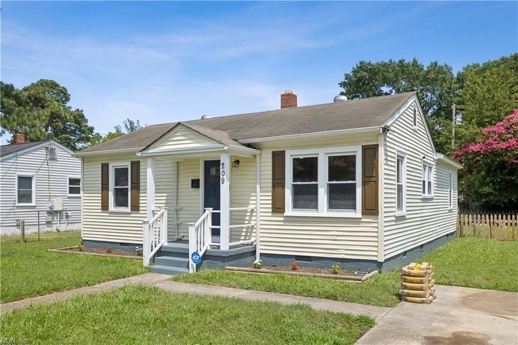 209 Woodstock St - Photo 3 of 27