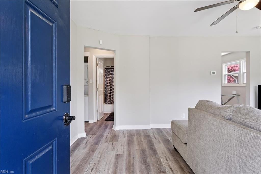 209 Woodstock St - Photo 4 of 27