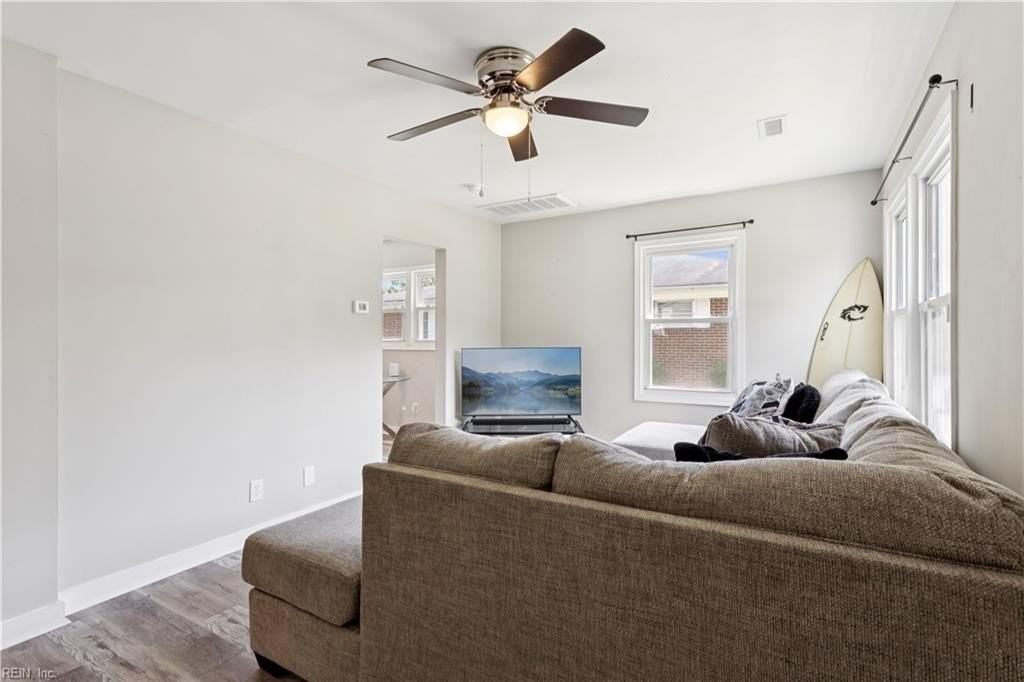 209 Woodstock St - Photo 6 of 27