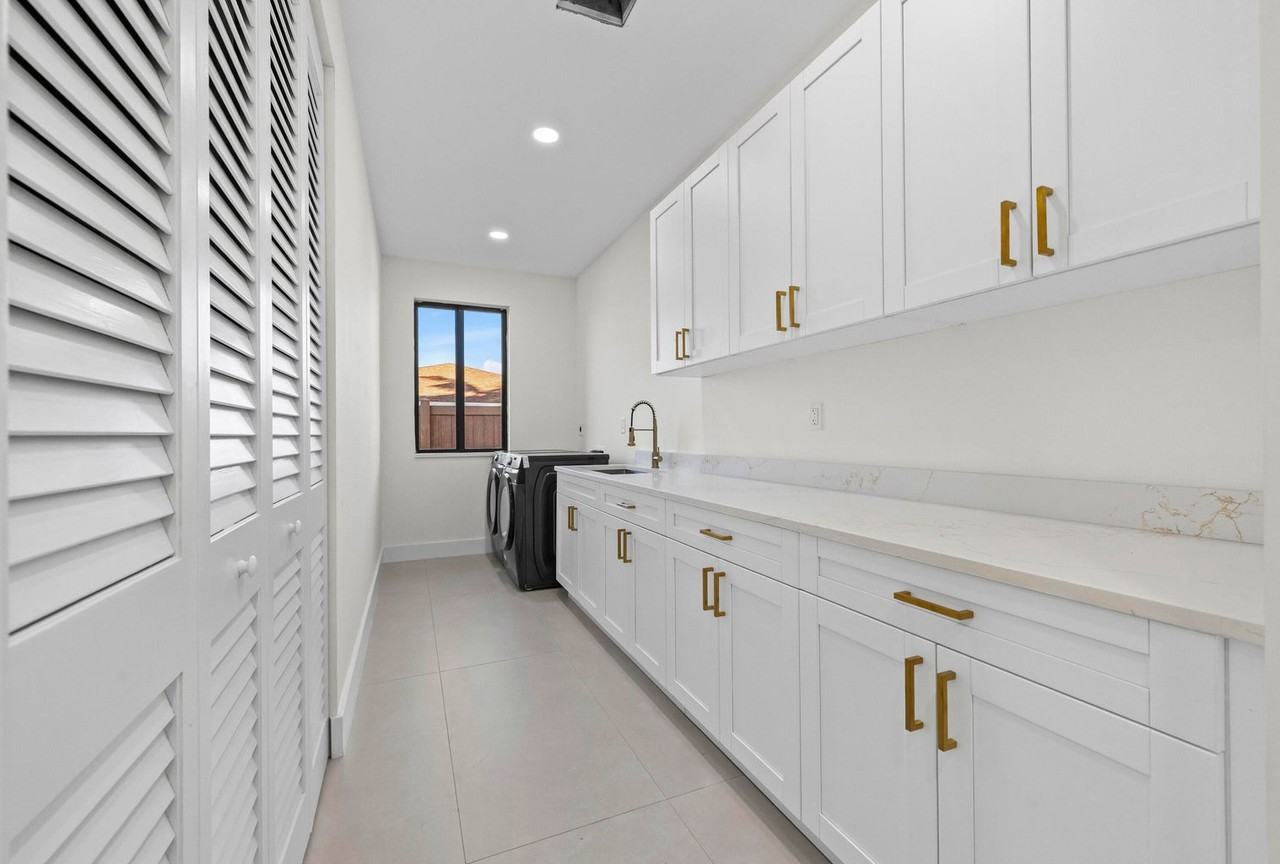 Nw 42nd Ave - Photo 3 of 8