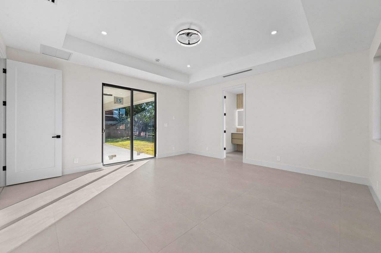 Nw 42nd Ave - Photo 5 of 8