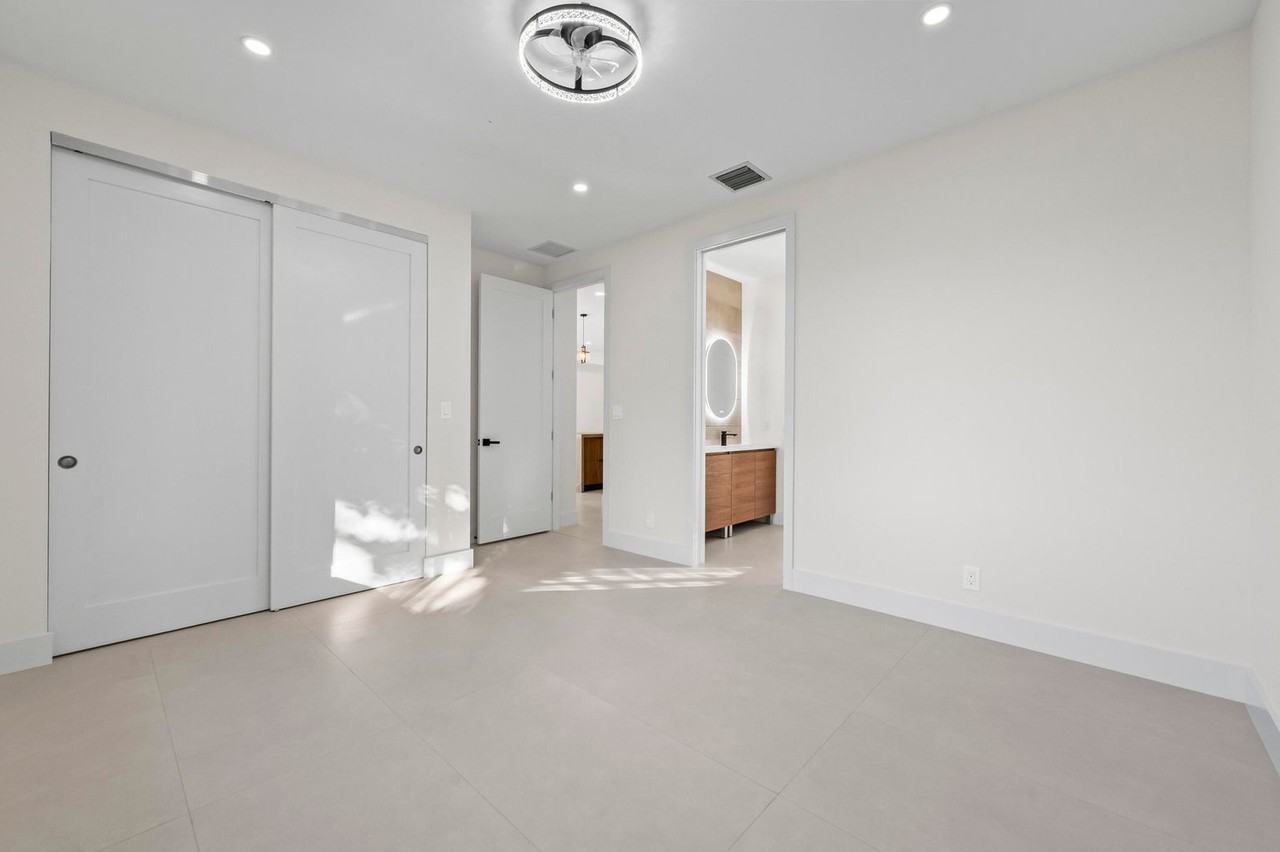 Nw 42nd Ave - Photo 6 of 8