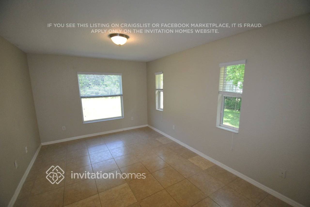 1660 E Breezy Ln - Photo 4 of 9