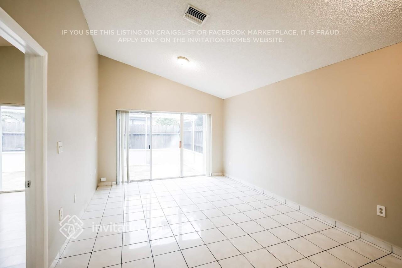 10061 Sw 222nd St - Photo 4 of 17
