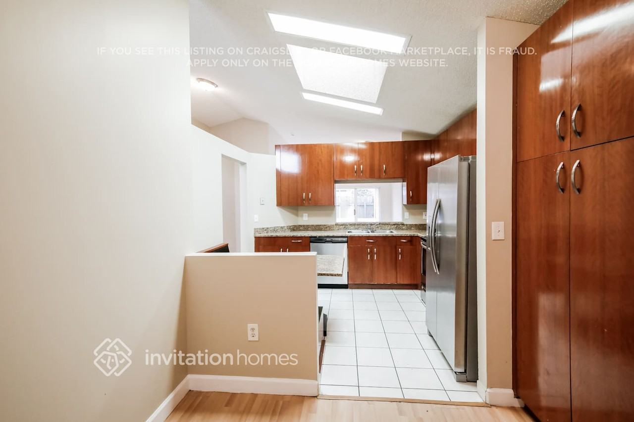 10061 Sw 222nd St - Photo 7 of 17