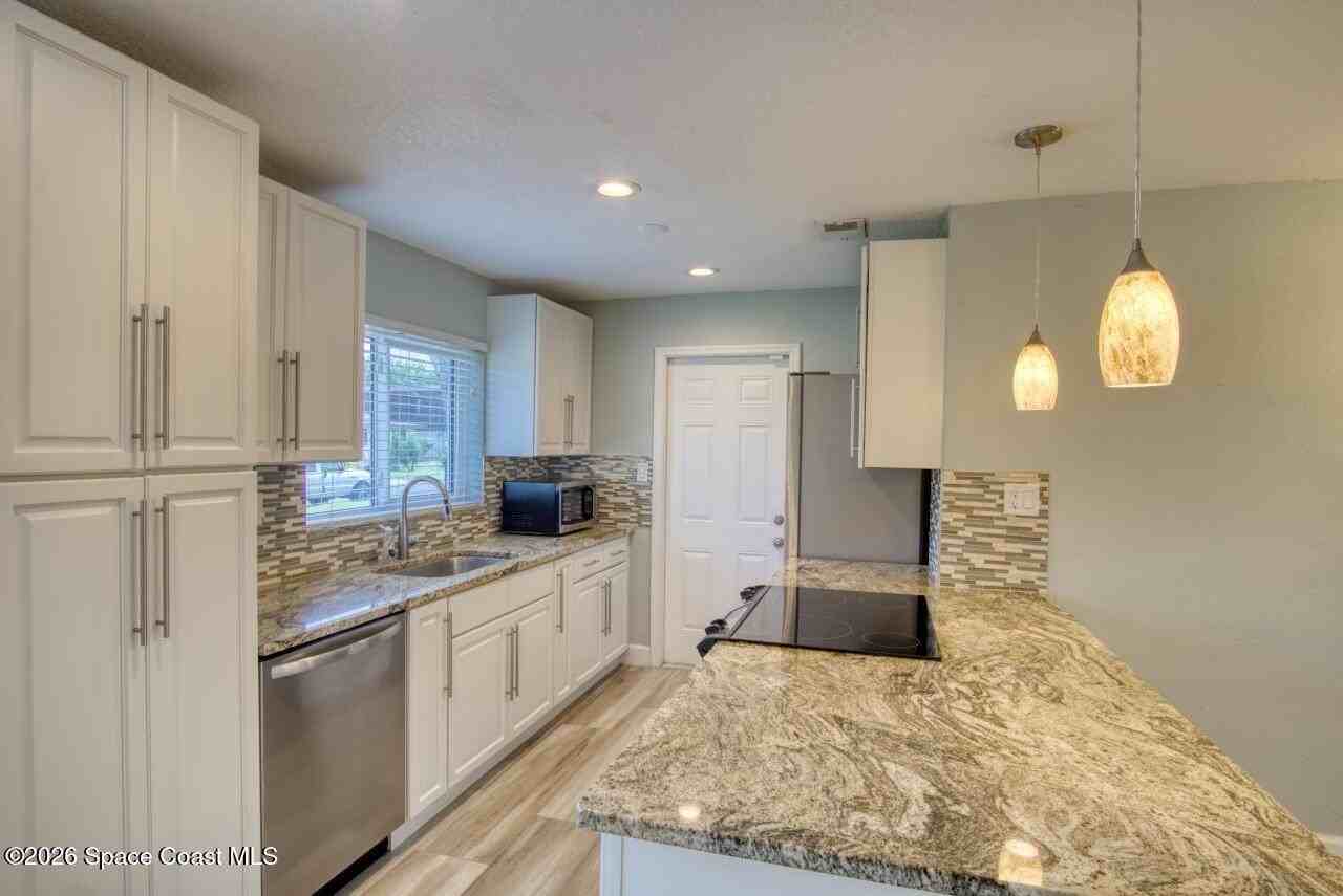 341 W Arlington St - Photo 3 of 24