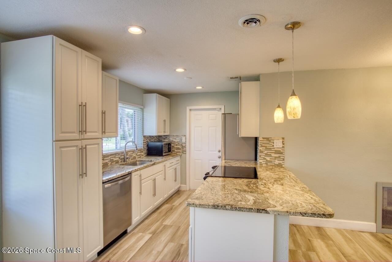 341 W Arlington St - Photo 5 of 24