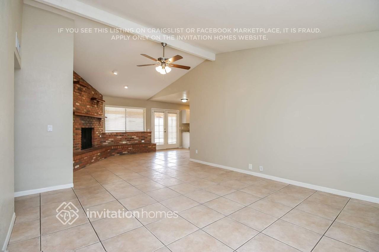 1254 E Indigo St - Photo 5 of 17
