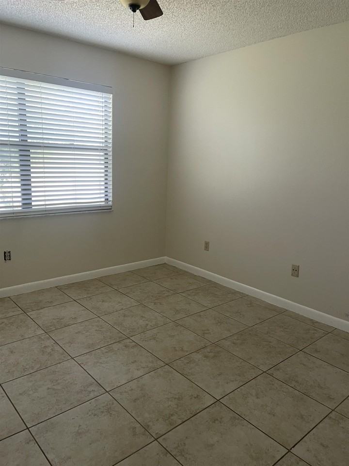 700 W Pope Rd #A7 - Photo 5 of 9
