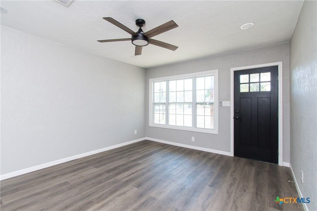 605 N Main St - Photo 2 of 20