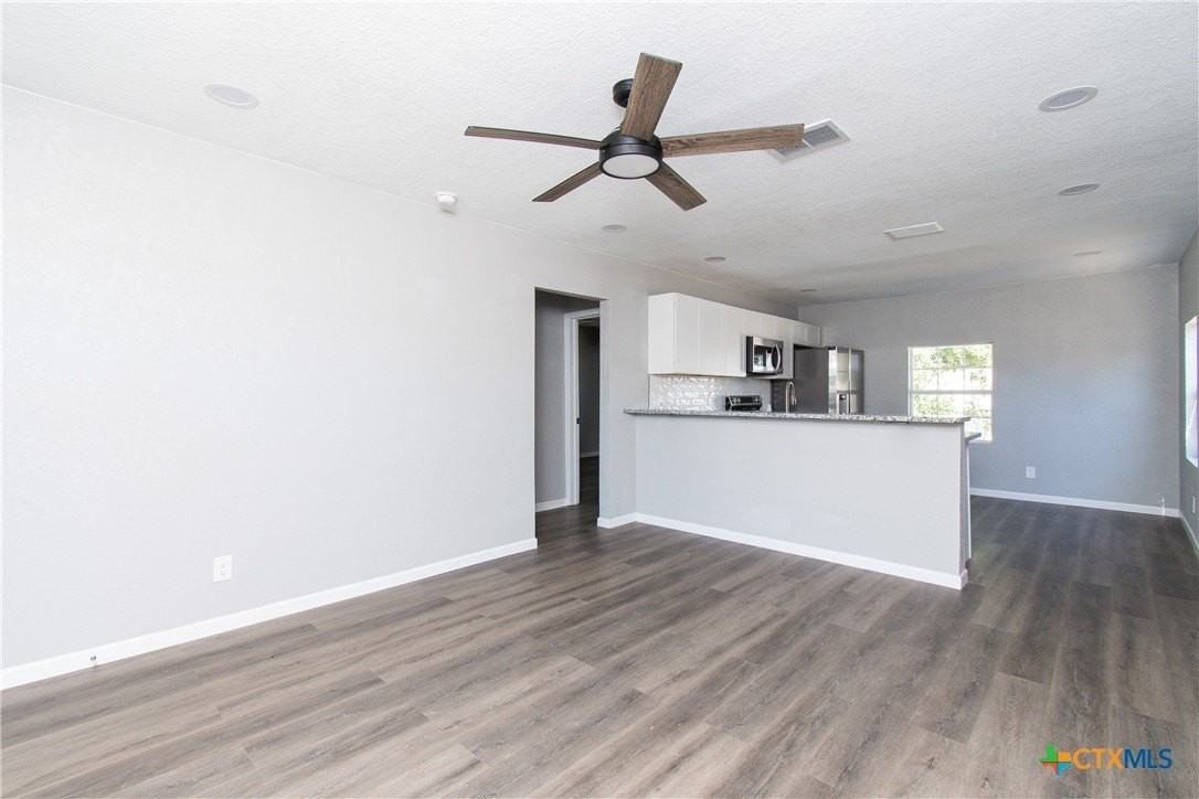 605 N Main St - Photo 3 of 20