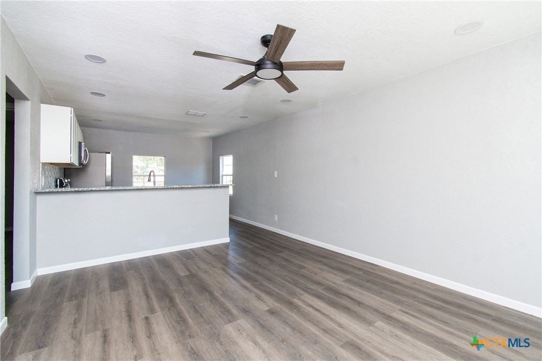 605 N Main St - Photo 4 of 20