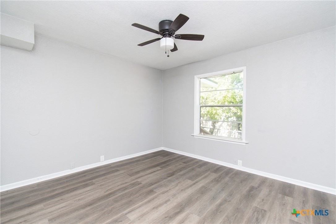605 N Main St - Photo 7 of 20