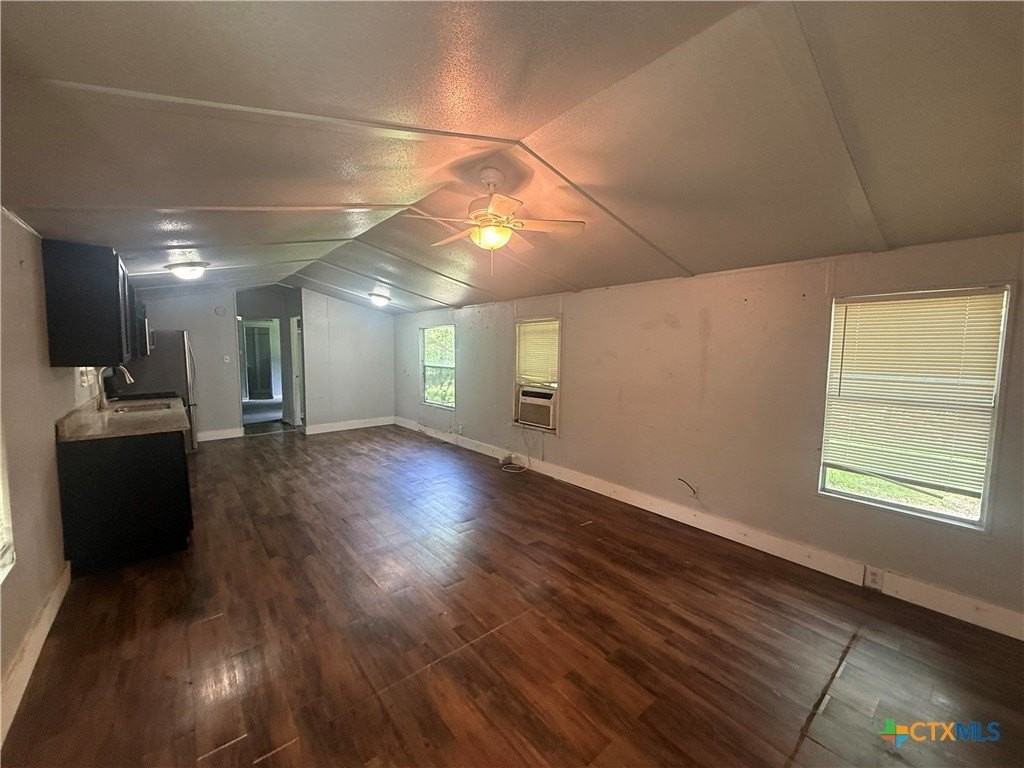 410 W North St #412 - Photo 2 of 10