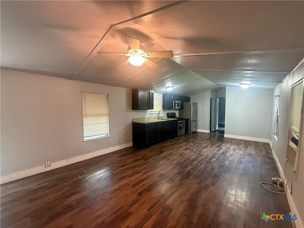 410 W North St #412 - Photo 3 of 10