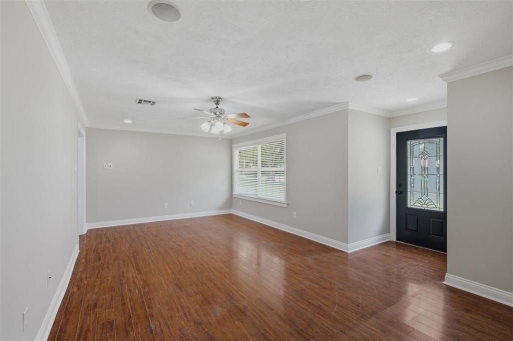 1906 19th St - Photo 2 of 15
