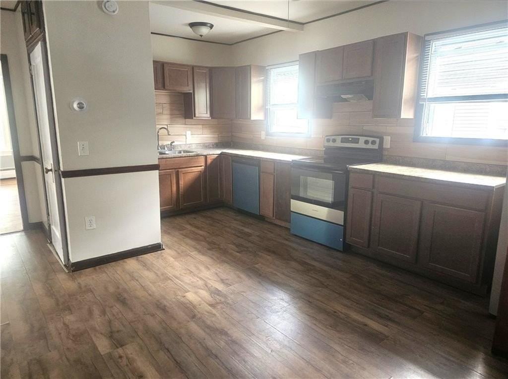 256 Japonica St - Photo 3 of 18