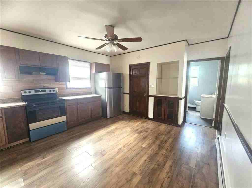 256 Japonica St - Photo 4 of 18