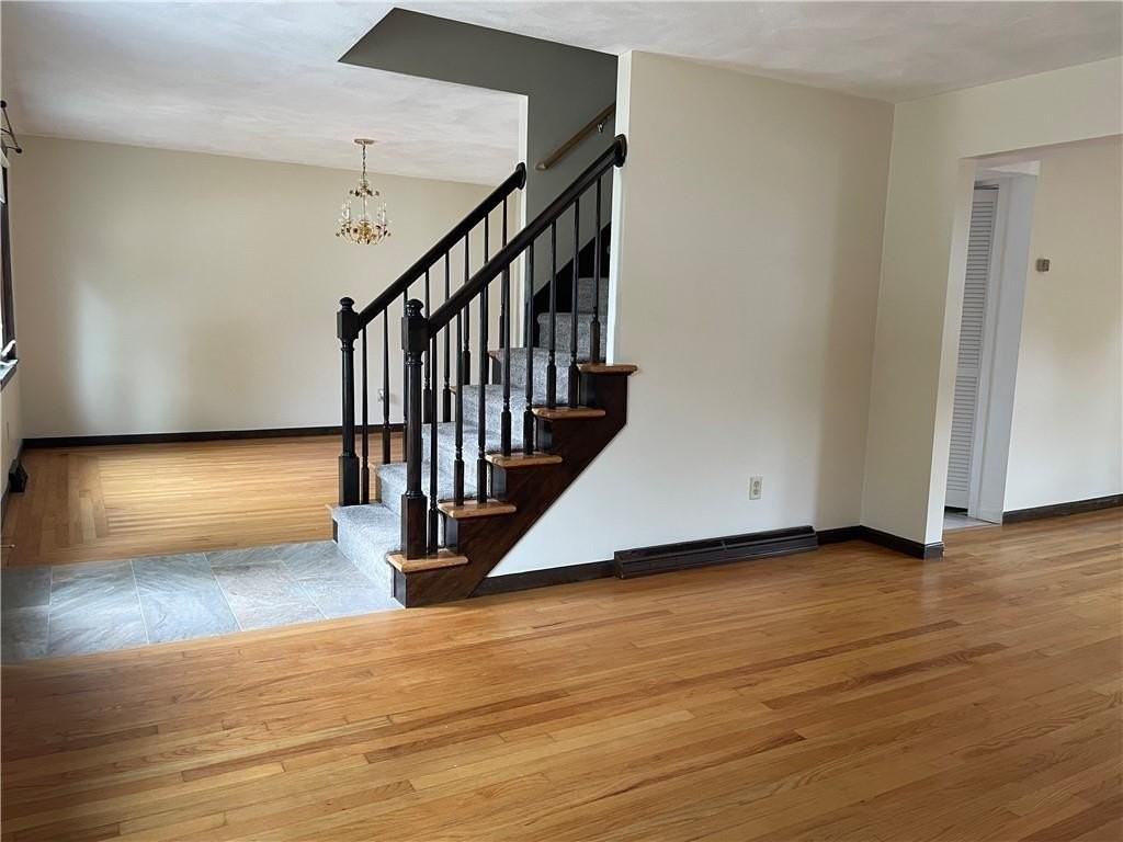 42 Dante Ave - Photo 3 of 14