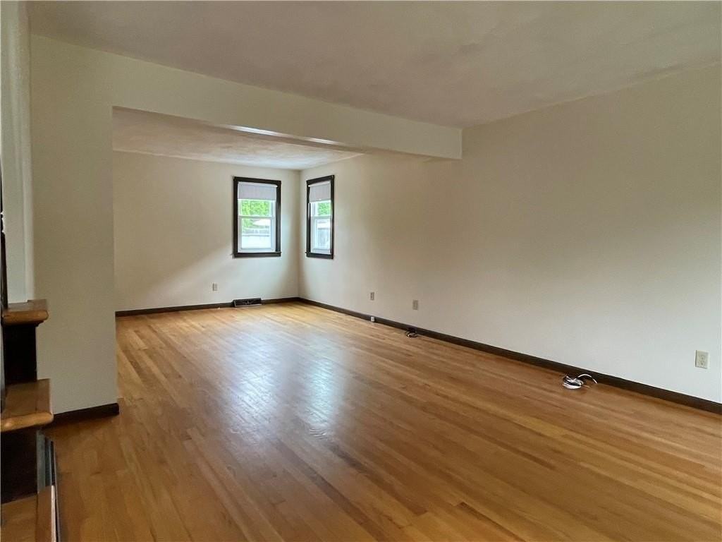 42 Dante Ave - Photo 4 of 14