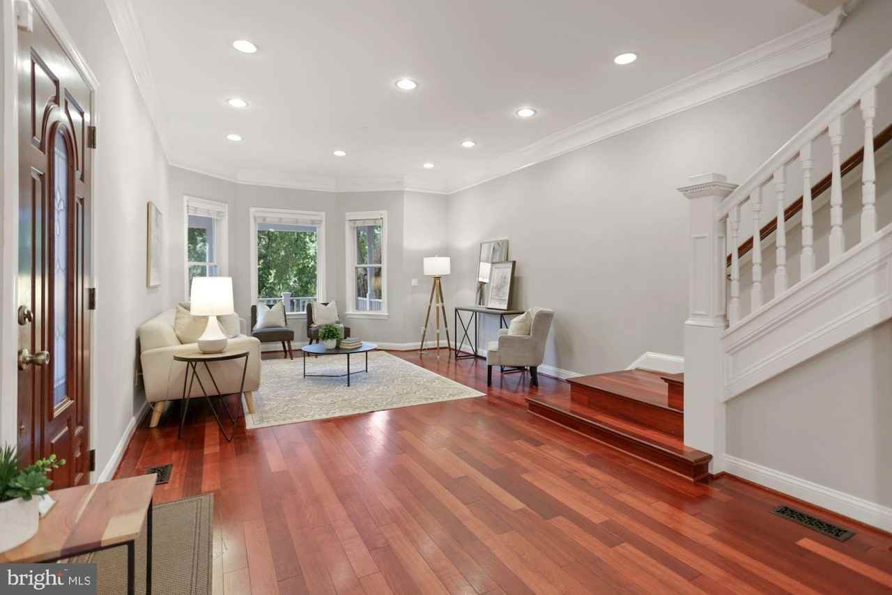 215 T St Ne - Photo 4 of 31