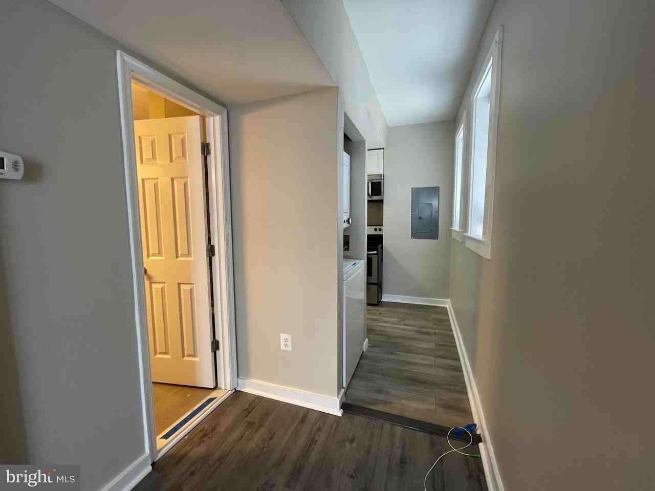 819 12th St Ne #1 - Photo 5 of 11