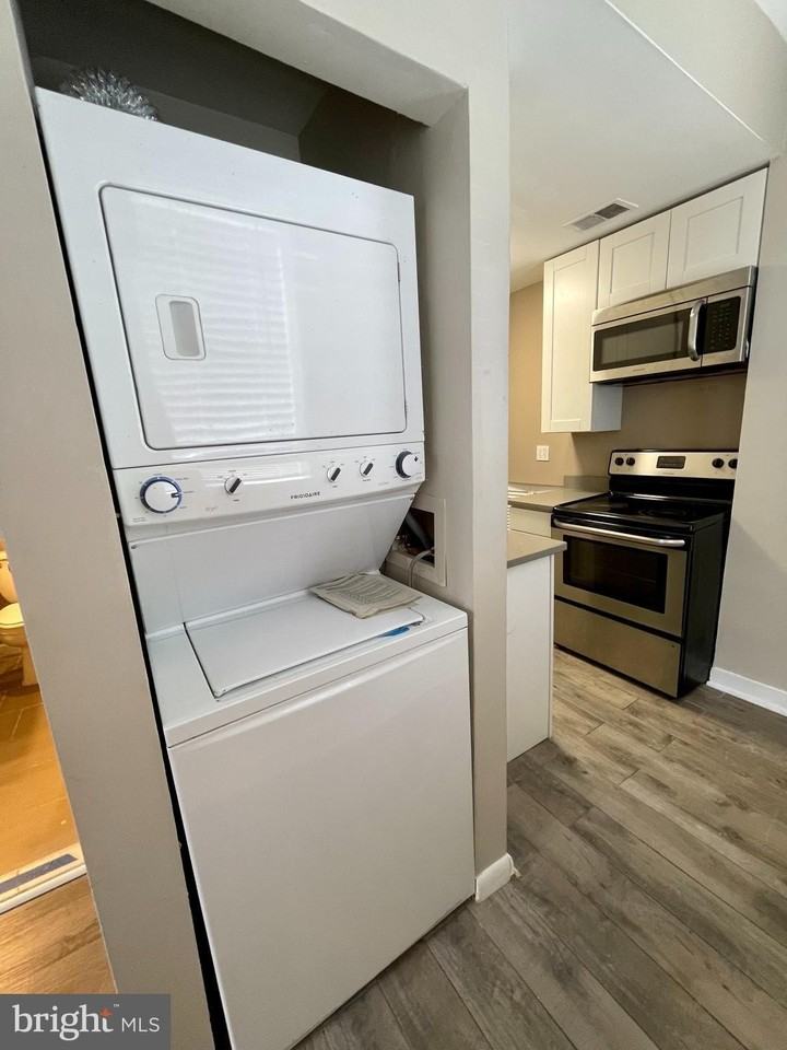 819 12th St Ne #1 - Photo 7 of 11