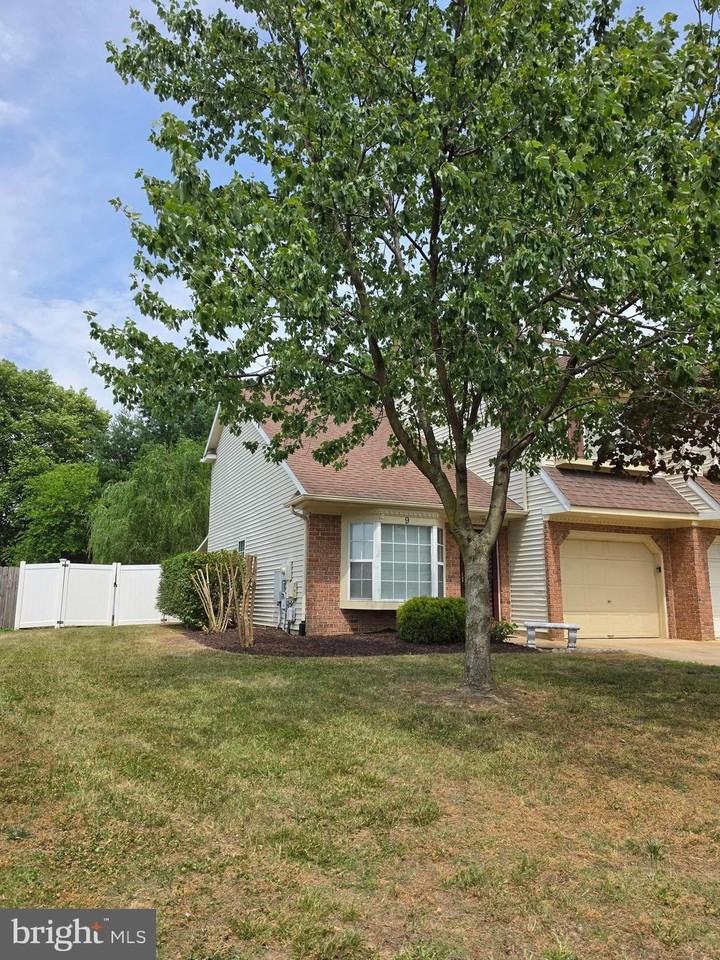 9 Gristmill Dr - Photo 3 of 39