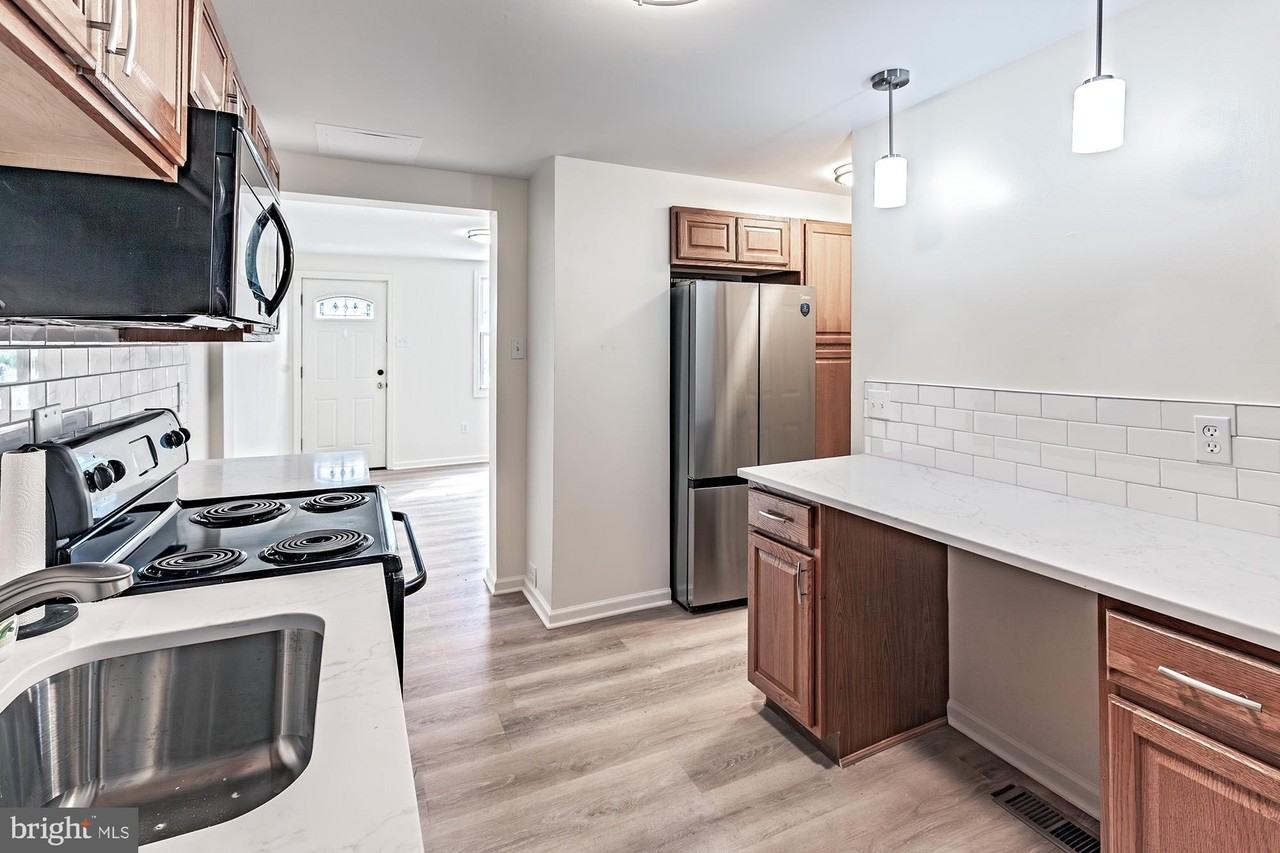 1010 Clayton St - Photo 5 of 8