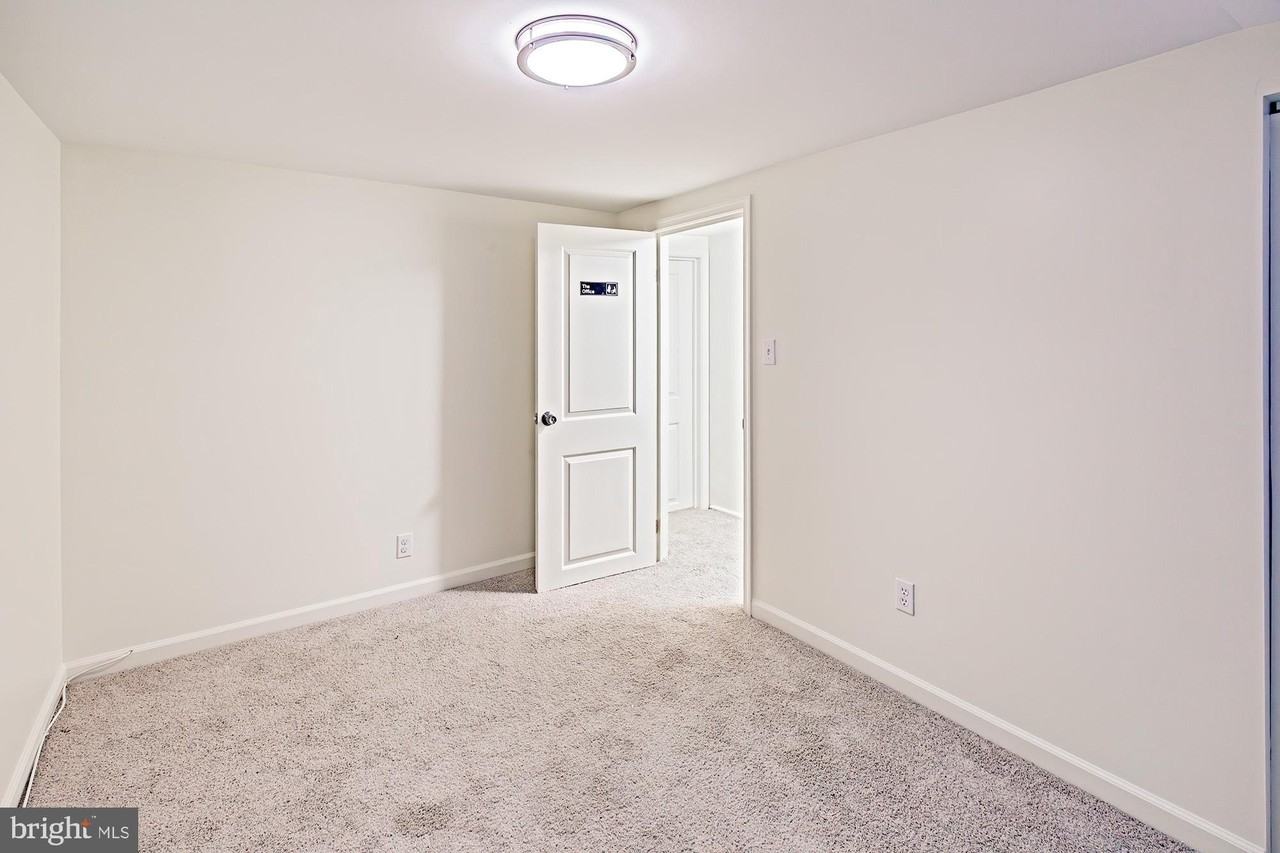 1010 Clayton St - Photo 7 of 8
