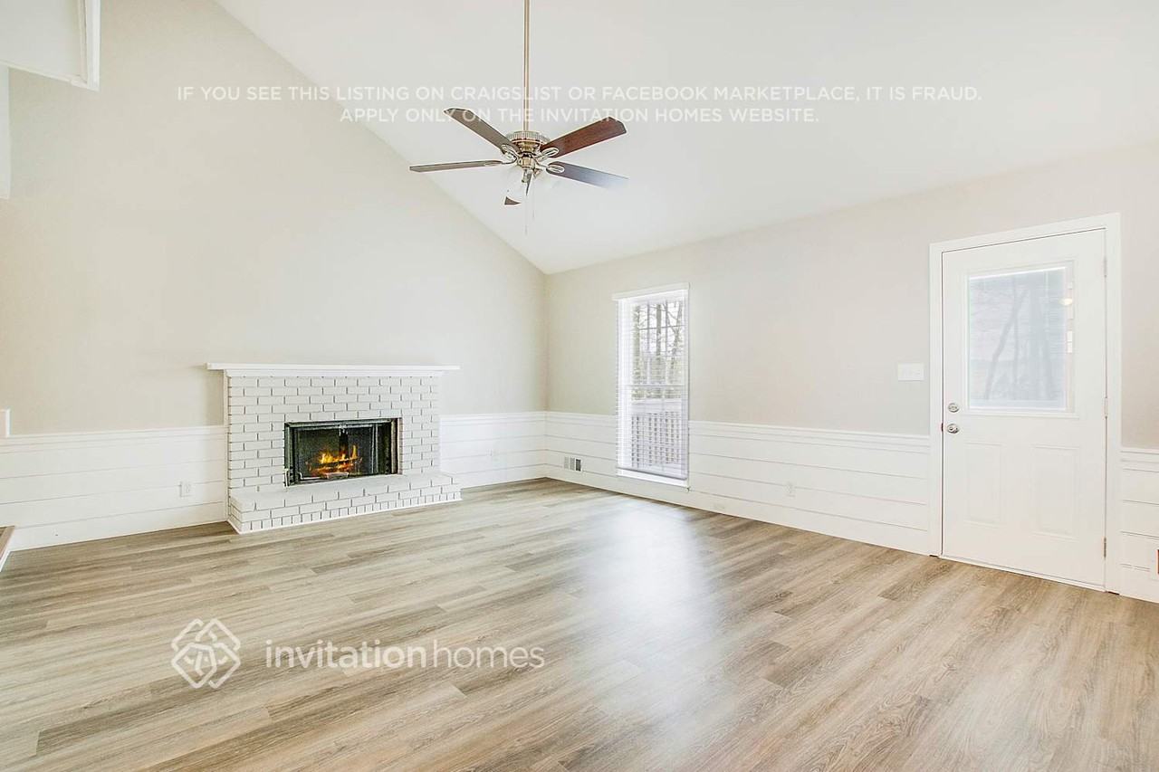 281 Lancaster Cir - Photo 4 of 26