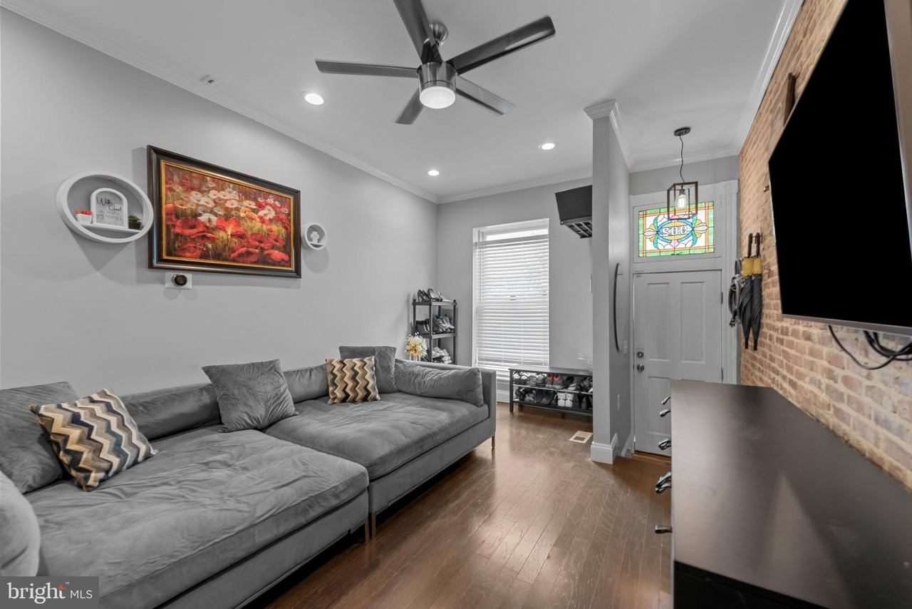 902 N Milton Ave - Photo 3 of 29