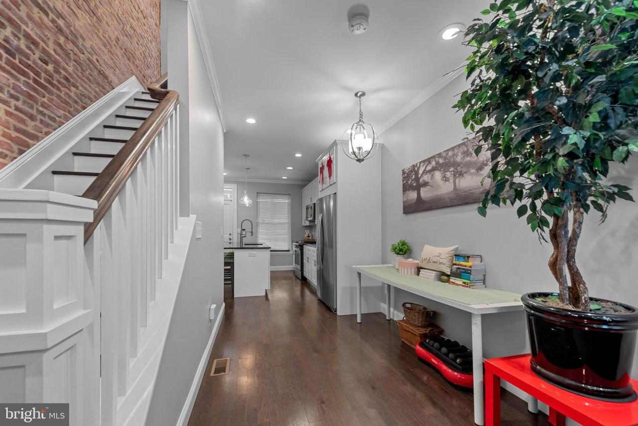 902 N Milton Ave - Photo 4 of 29