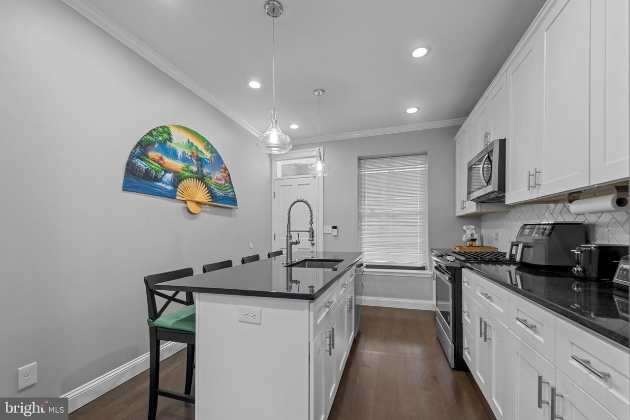 902 N Milton Ave - Photo 7 of 29