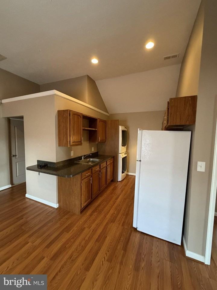 600 Charles St #C - Photo 3 of 16