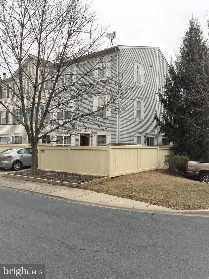 123 Heathfield Dr - Photo 2 of 17