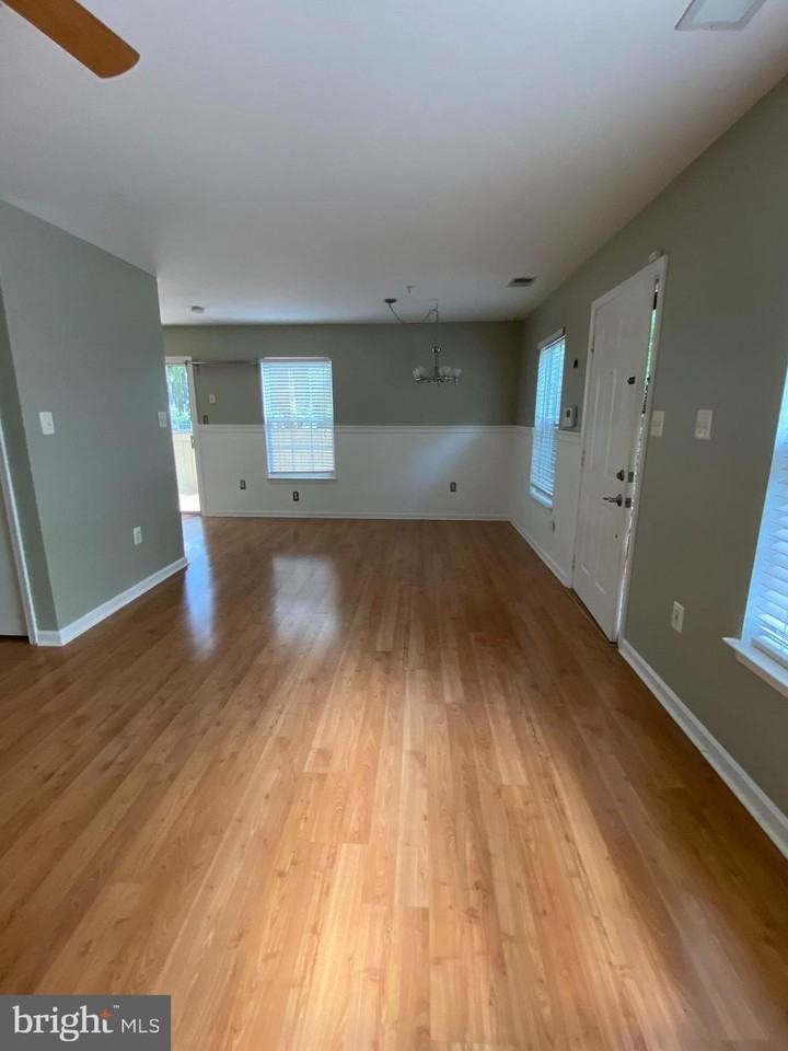 123 Heathfield Dr - Photo 3 of 17