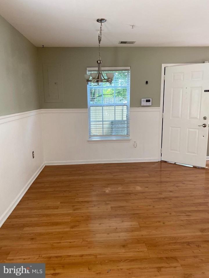 123 Heathfield Dr - Photo 4 of 17