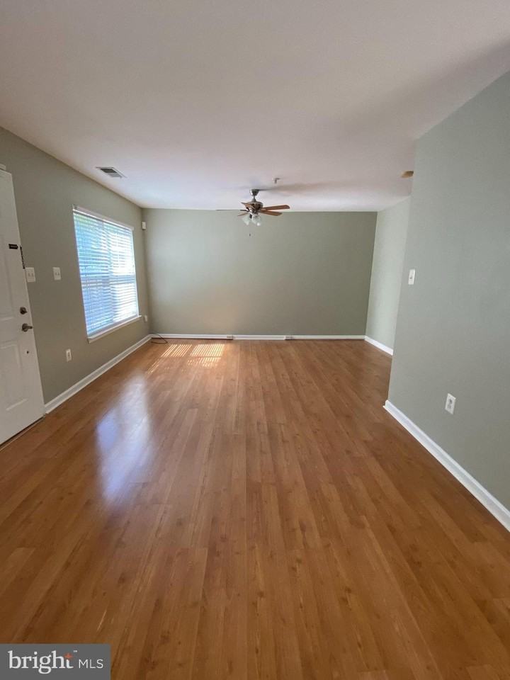 123 Heathfield Dr - Photo 5 of 17