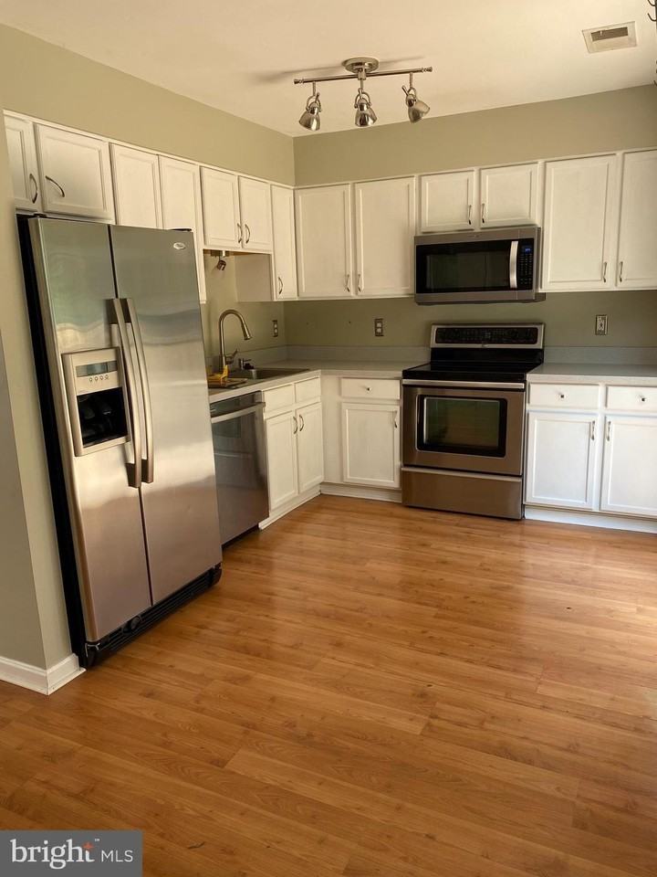 123 Heathfield Dr - Photo 7 of 17